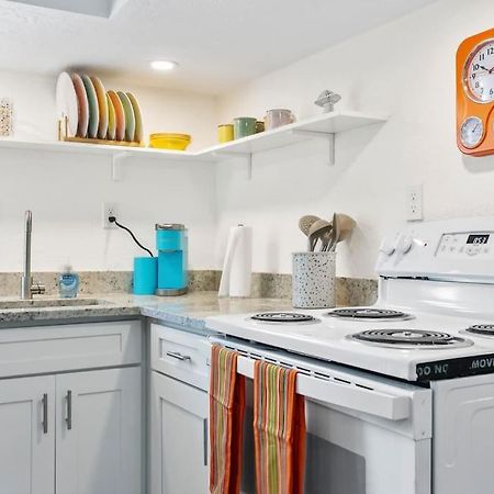 That 70'S Themed Apt Close To Coffee, Food + Shops تامبا المظهر الخارجي الصورة
