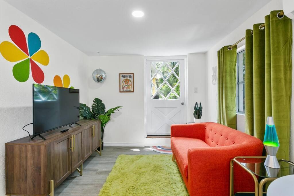 That 70'S Themed Apt Close To Coffee, Food + Shops تامبا المظهر الخارجي الصورة