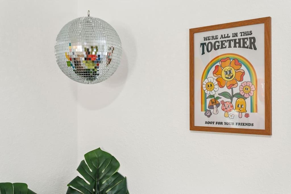 That 70'S Themed Apt Close To Coffee, Food + Shops تامبا المظهر الخارجي الصورة